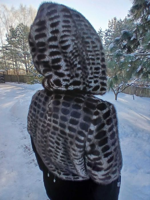 Шуба норкова чорна з капюшоном