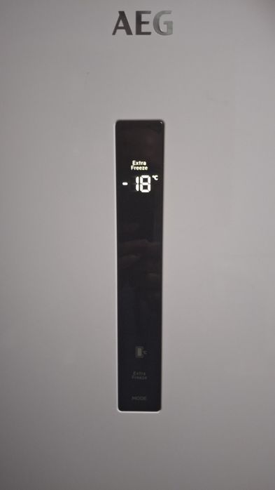 Arca Congeladora Vertical AEG