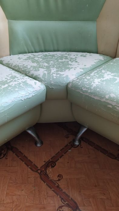 Кухонний м'який диван угловий.