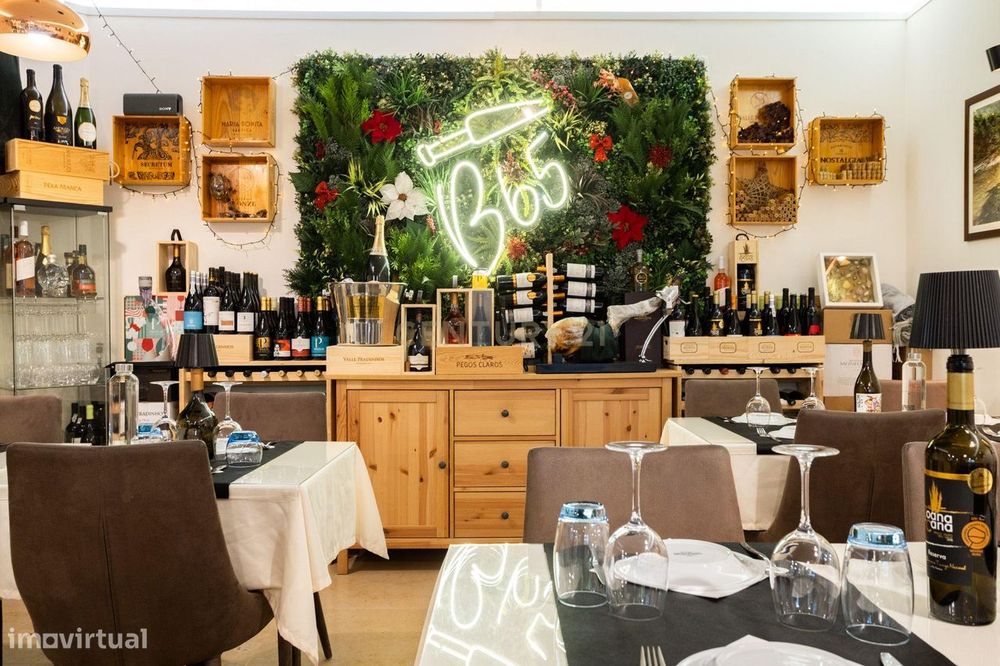 Restaurante à Venda no Centro Comercial da Portela