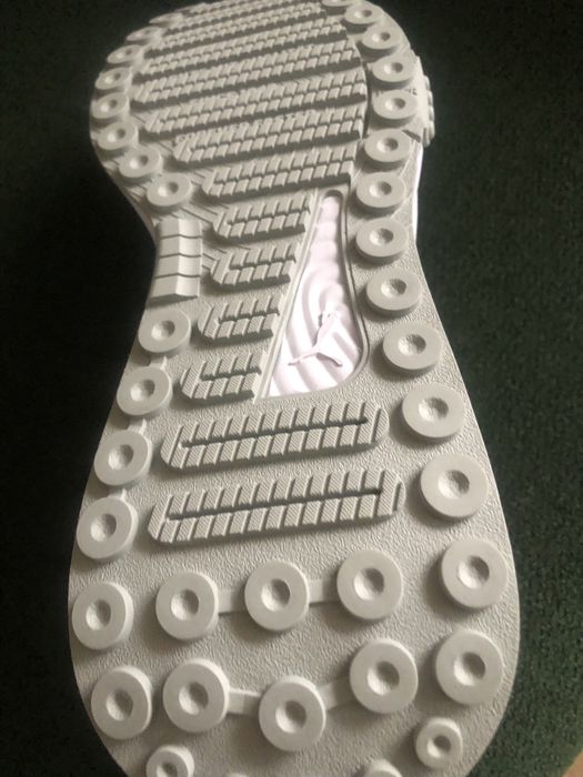 Продам  красовки  2000