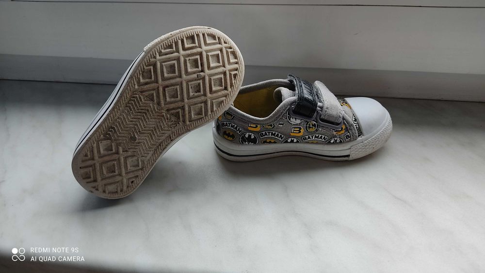 Buty chłopięce r. 22 Batman SMYK szare
