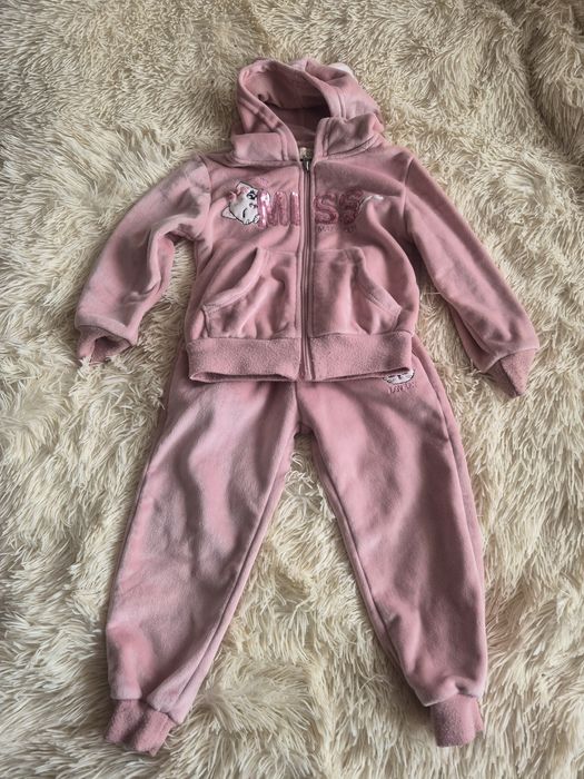 Костюмчик на дівчинку