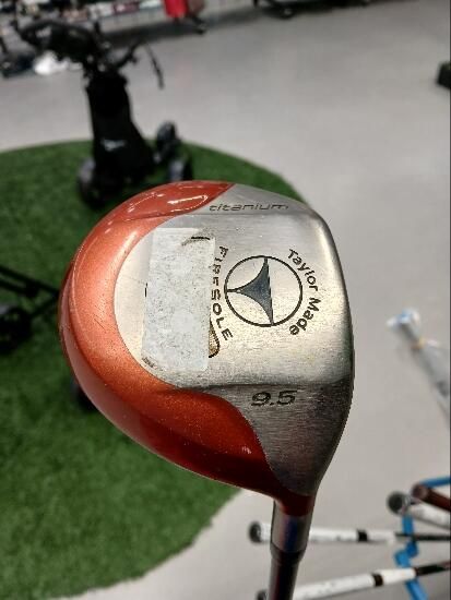 Madeira TaylorMade laranja