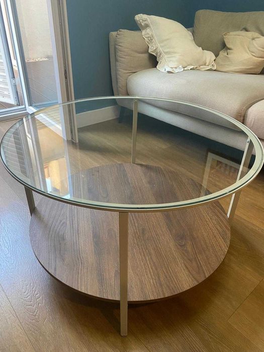 Mesa de centro com tampo de vidro