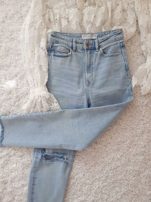 Jeansy Slim Mom Stradivarius