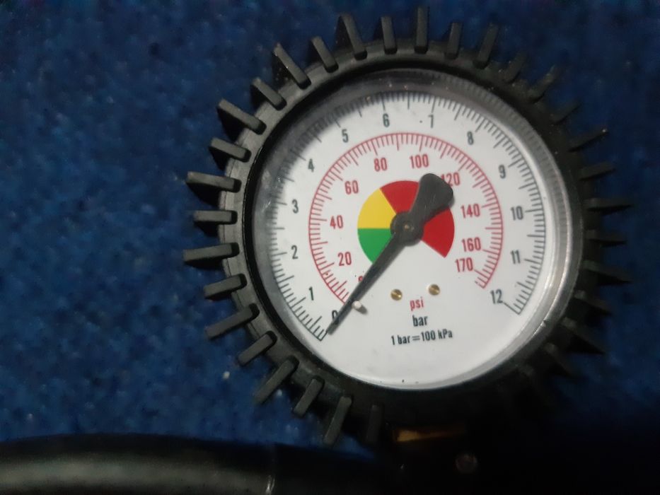 Mangueira de encaixe rápido com manómetro indicador de pressão