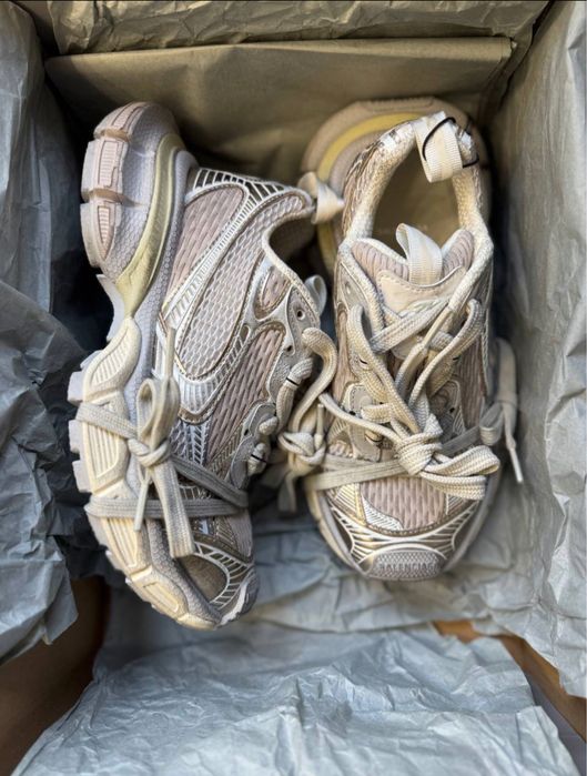 Balenciaga 3XL dirty beige