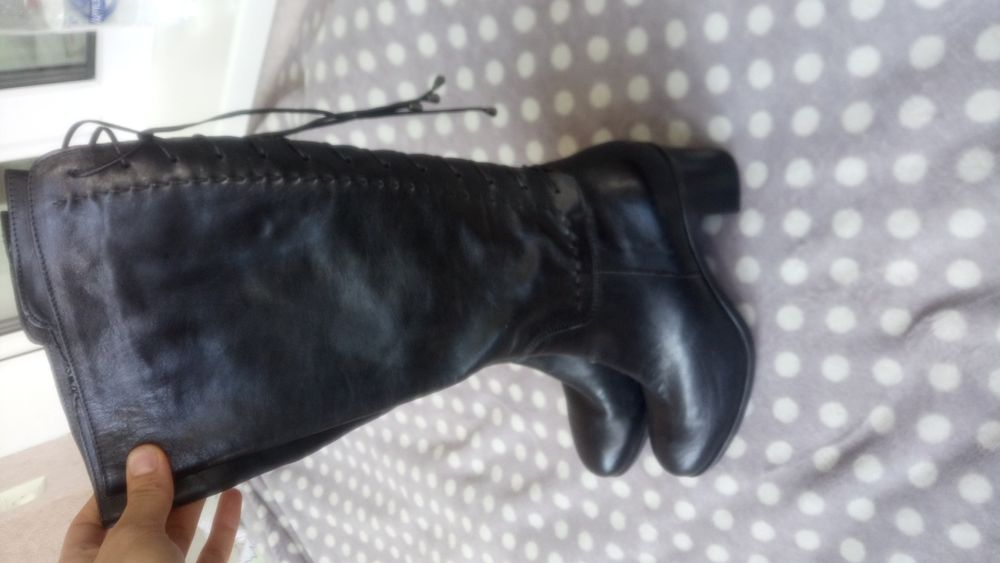 Нові шкіряні чоботи. Італія