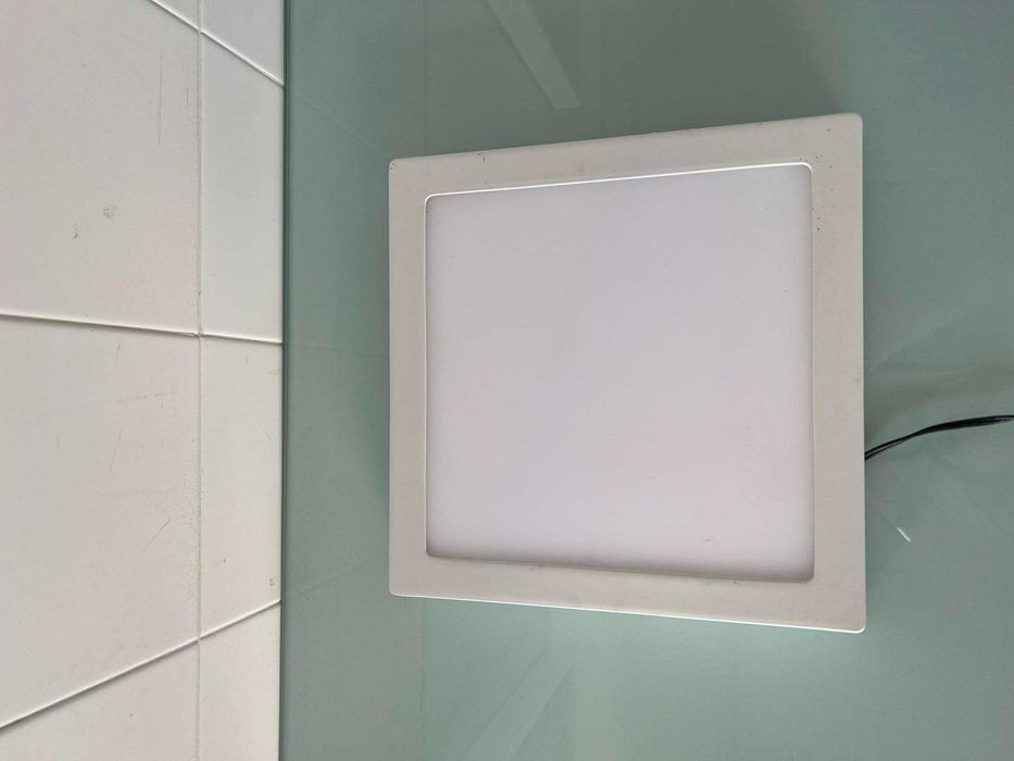 Candeeiro de teto quadrado