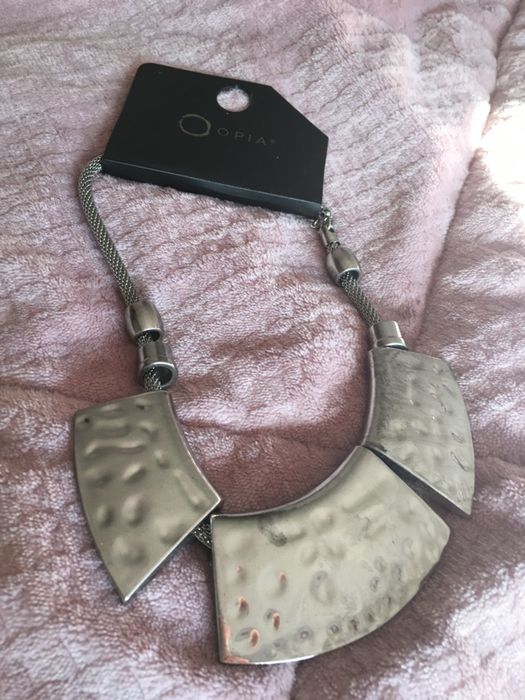 Pulseira de Couro Adolfo Dominguez e colares de varias marcas novos