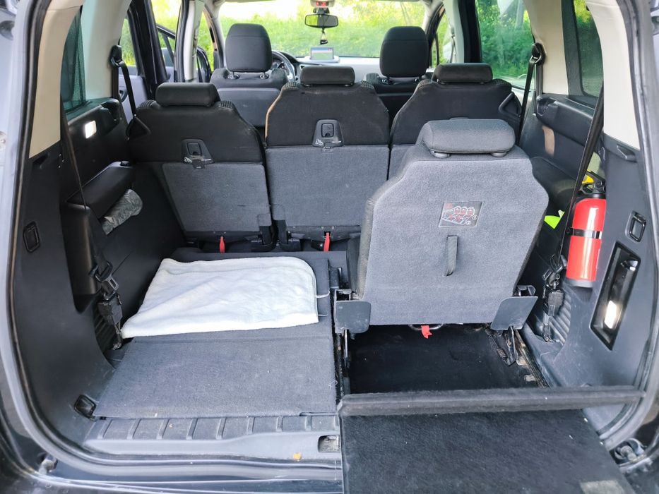 Peugeot 5008 2.0hdi 150km , manual 6 biegów .