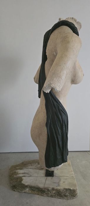 Esculturas em massa Pedra, Figura Feminina