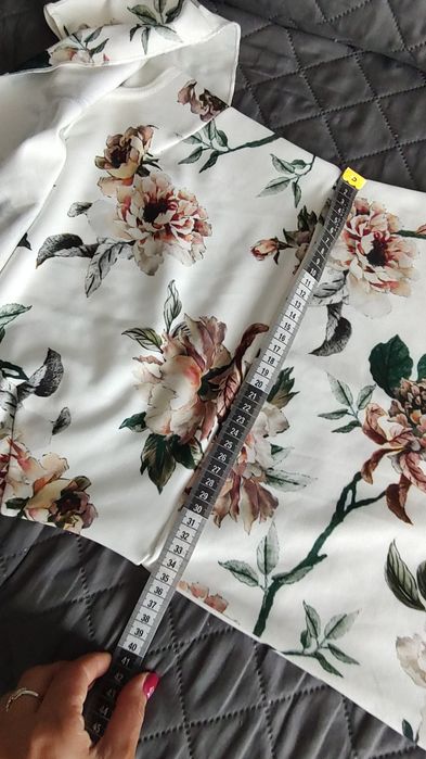 Sukienka midi w kwiaty Boohoo M
