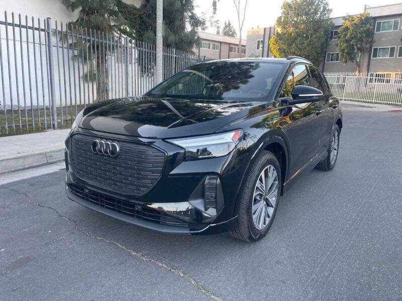 2025 Audi Q4 e-tron Premium
