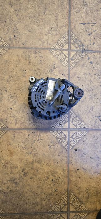 Alternator  A6 C5.    2,4 SG12B054.     S584330A Valeo 14V