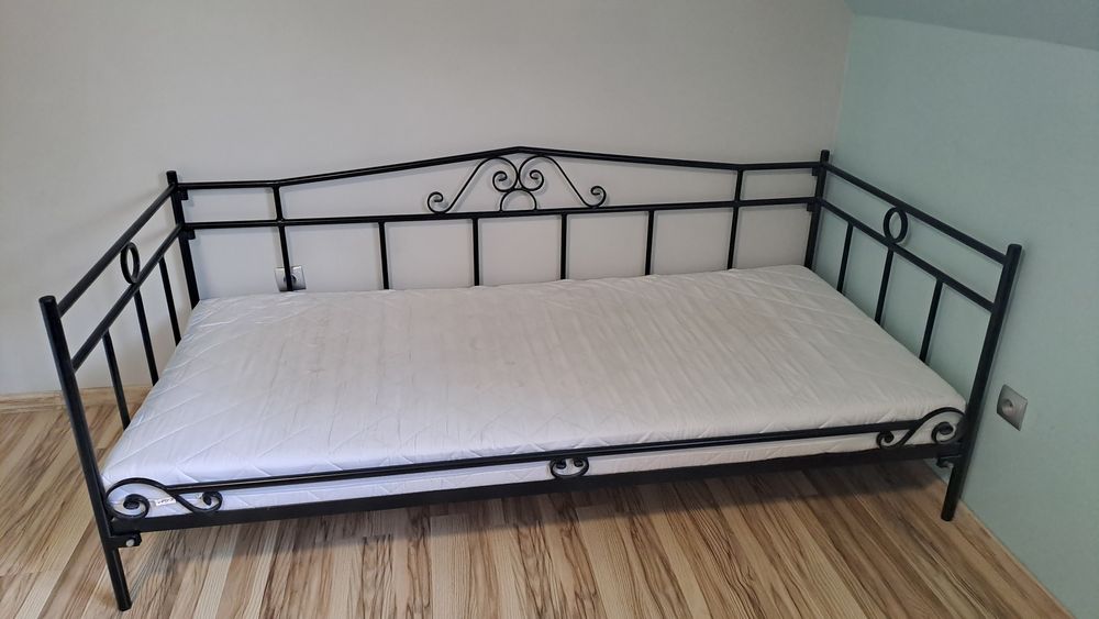Sprzedam łóżko metalowe z materacem