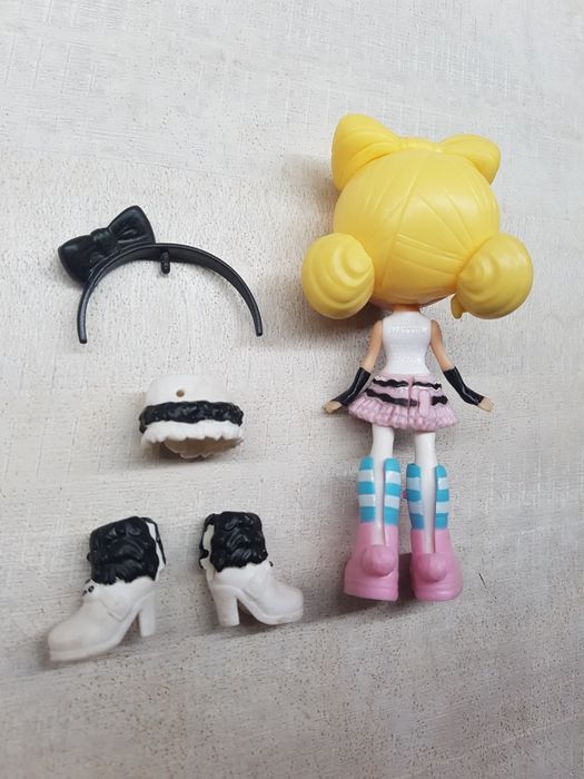 Mattel лялька з одягом змінним взуттям і обручами набір весь на фото