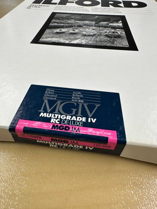 Ilford Multigrade RC De Luxe Brilhante 30x40cm 50 folhas (selada)