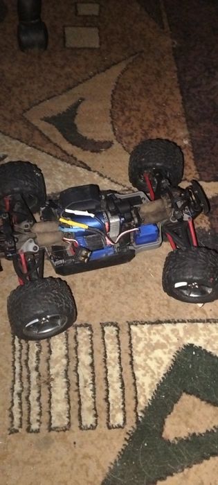 Машинка на радиоуправлении