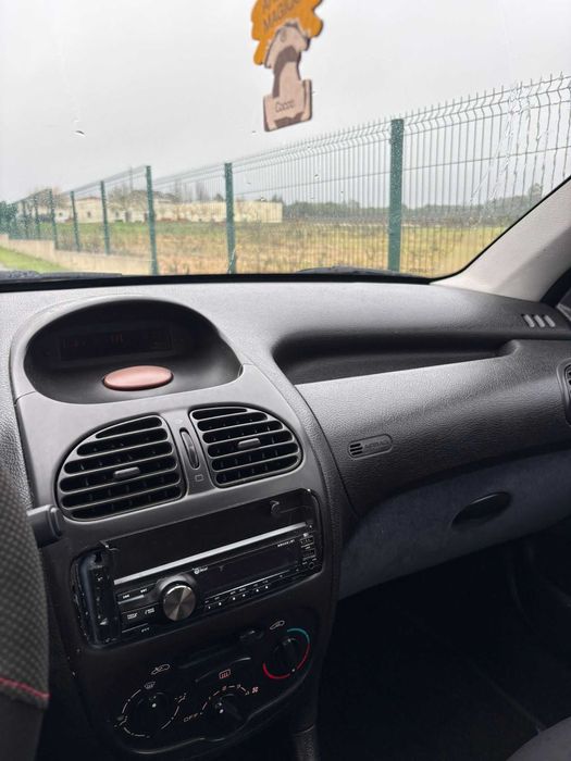 Peugeot 206 1.1 Gasolina - Inspeção válida até 2027