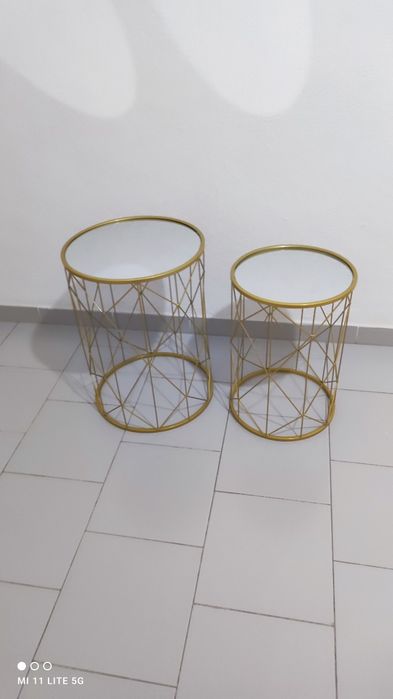 Mesa apoio sofá dourada