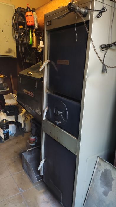 Silnik z przekładnia i ślimakiem do pieca