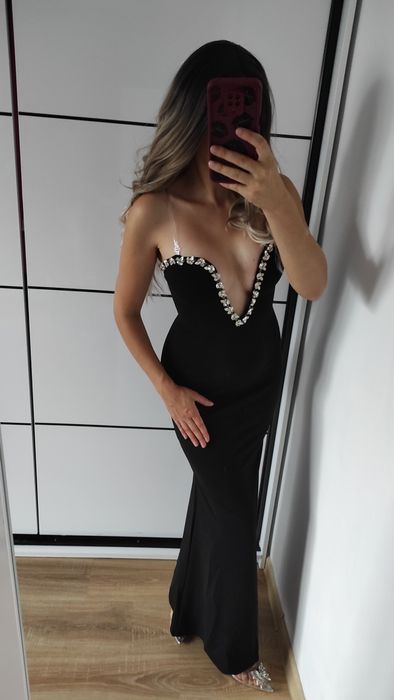 Wieczorowa sukienka z ozdobną górą