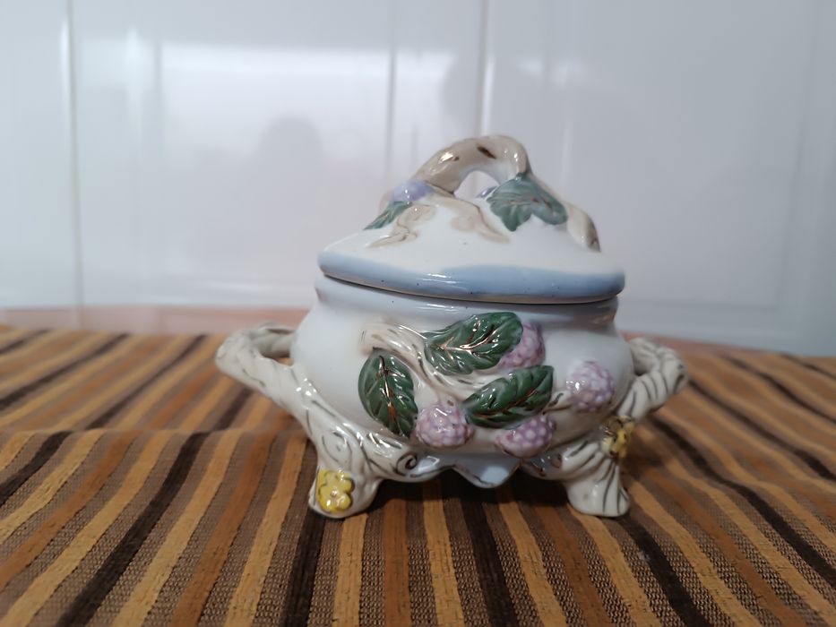 Açúcareiro ou Terrina Pequena. Porcelana Antiga