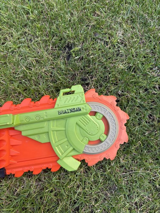 Nerf zombi braisaw ОРИГІНАЛ у гарному стані все працює