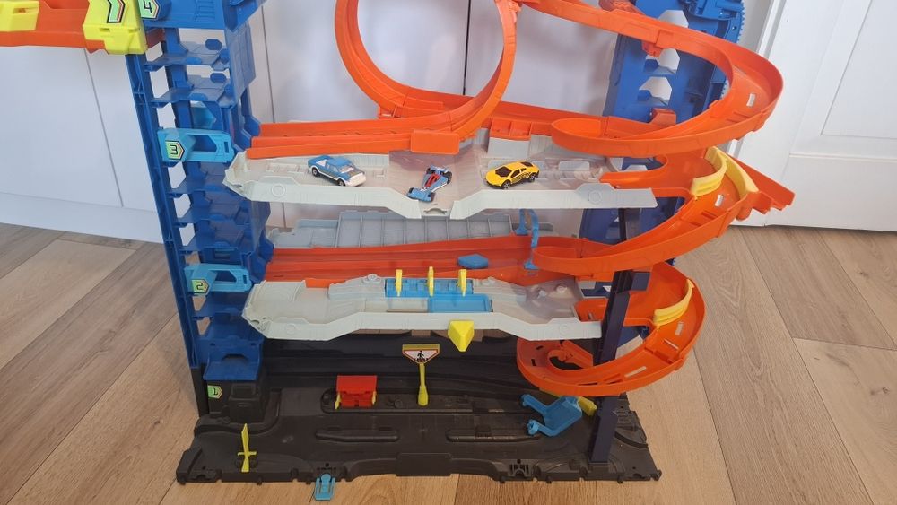 Hot Wheels City Mega Garaż, Atak smoka HKX48