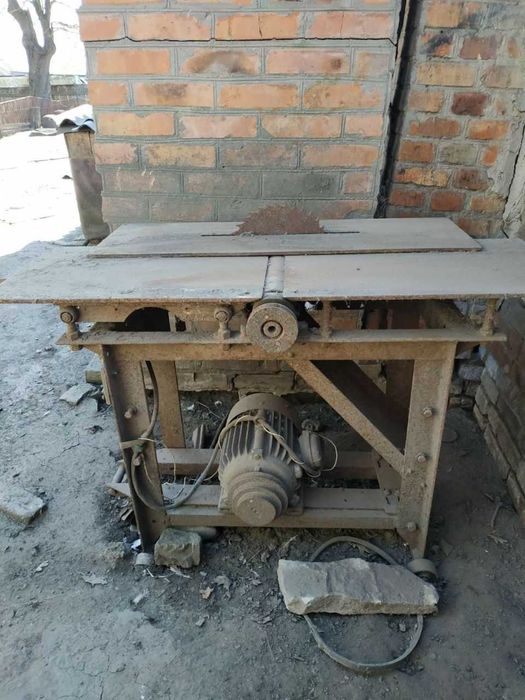 Деревообрабатывающий станок (б/у)