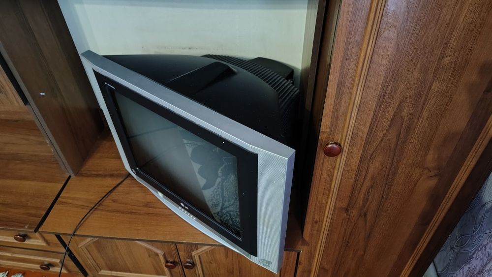 Телевізор LG Flatron 21" (CRT) у робочому стані