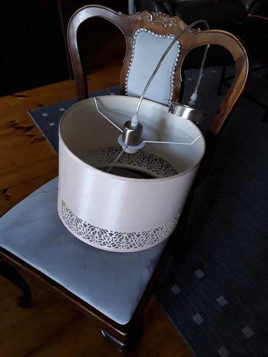 Lampa sufitowa do sypialni lub salonu