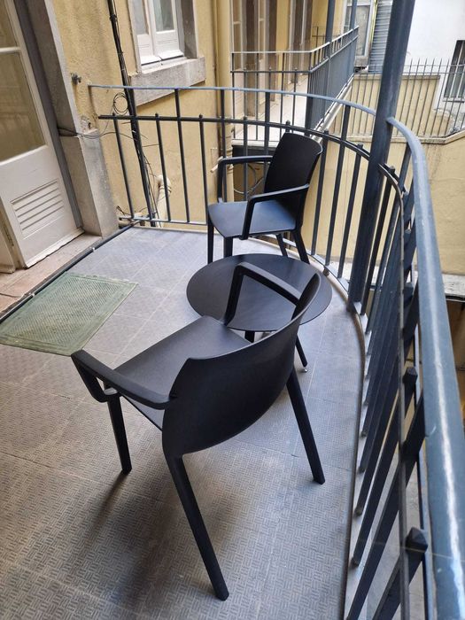 Conjunto de Mobiliário de Exterior – 2 Cadeiras + Mesa de Apoio