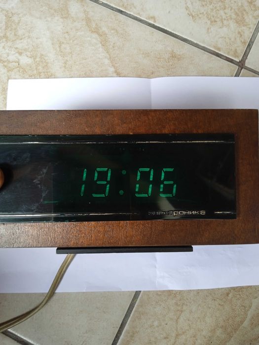Zegar budzik ZSRR PRL cyfrowy elektronika