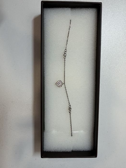 Серебряный браслет 925 пробы с сердцем и камнями