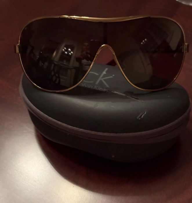 Oculos de sol Calvin Klein