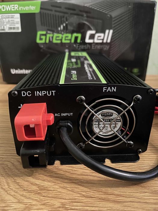 Инвертор ИБП 3 в 1 Green Cell с чистым синусом, 12В-230В, 300Вт/600Вт