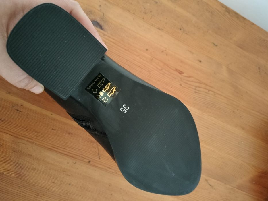 Botas pretas novas 35