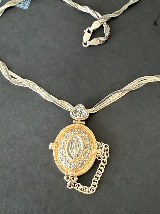 Срібний релікварій 'Ангел-Хранитель. Голгофа. Господь Вседержитель.