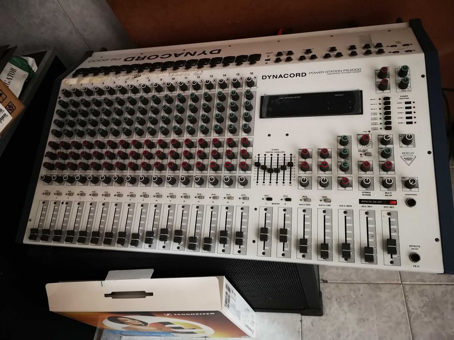 Sistema de som Dynacord 1300W