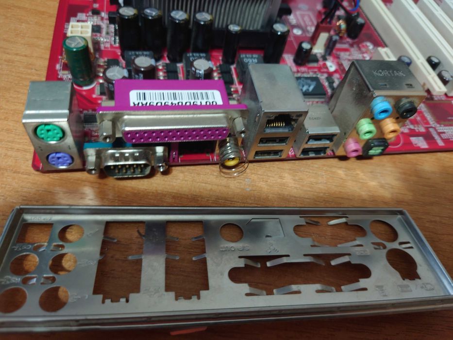 AMD комплект  MSI MB*CPU Athlon 4000+*RAM 2.5Gb *GF 8400GS