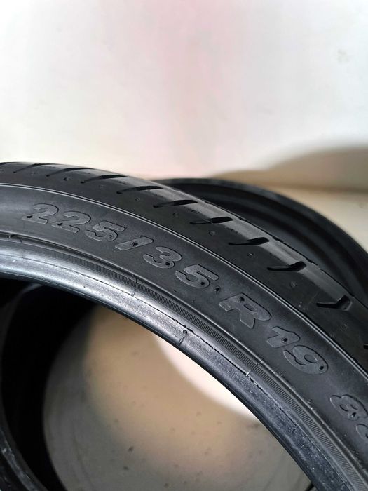 Pneus Pirelli Pzero - 225/35/19 - Como NOVOS