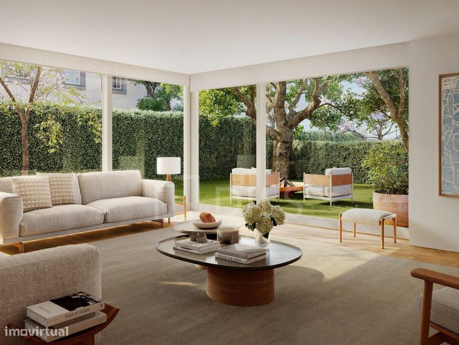 Moradia T4+1 com jardim em novo condomínio fechado na Foz Velha