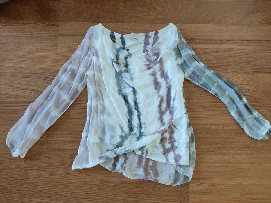 Camisa Branca e Rosa Elegante