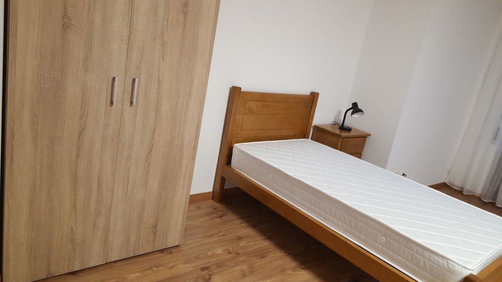 Quarto  estudante junto ao Isec/ polo II