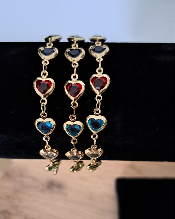 Bransoletka w kolorowe serduszka