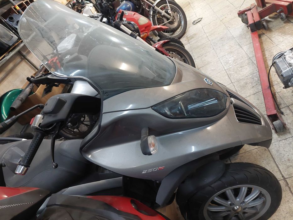 Piaggio MP3 250 acidentada