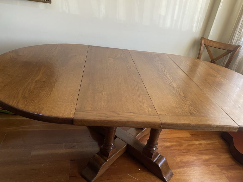 Mesa extensivel com 5 cadeiras